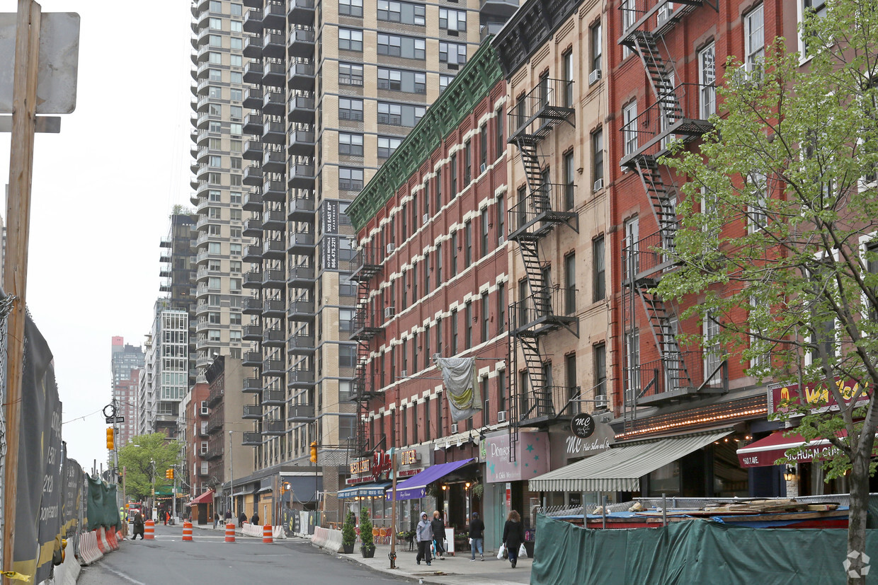 Building Photo - 1596 Second Ave