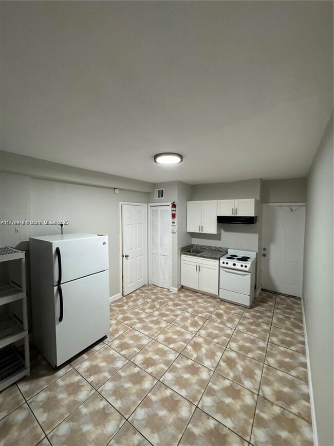 Foto del edificio - 17325 Homestead Ave