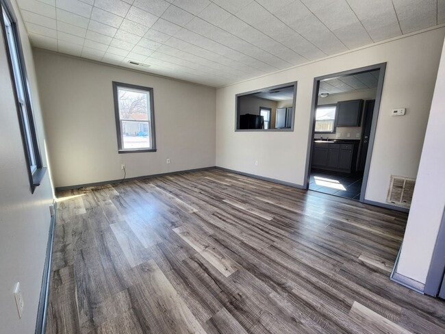 Building Photo - Spacious 2-Bedroom, 1-Bathroom Home AVAILABLE NOW!!