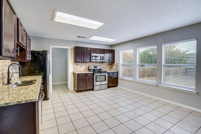 Foto del edificio - 1001 Howell Terrace Pl