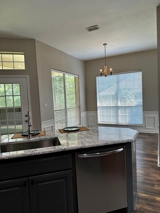 Building Photo - 2914 Shenandoah Dr