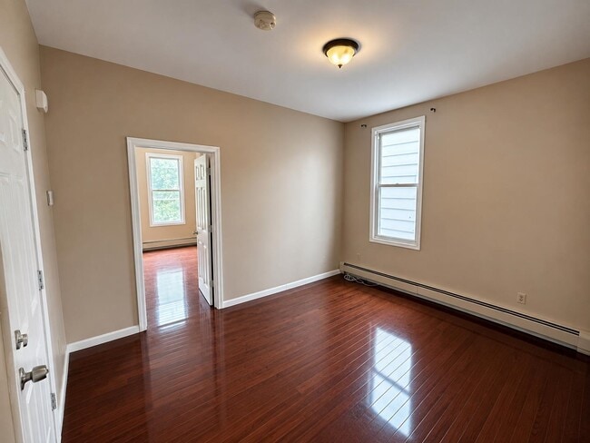 Building Photo - 804 27th St