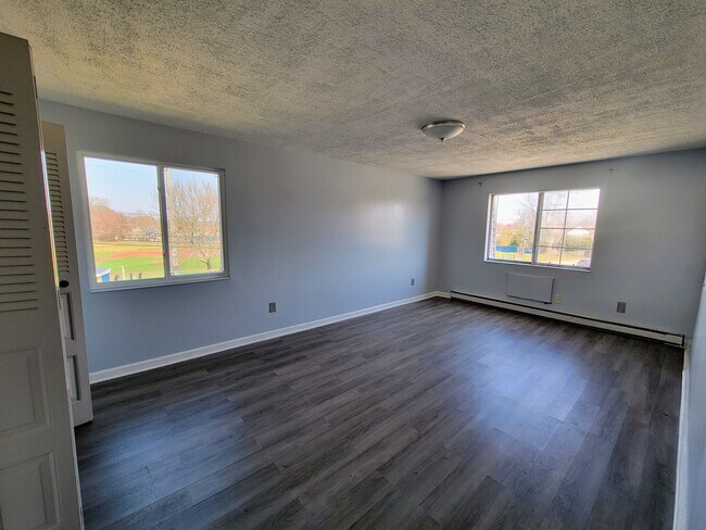 Foto del edificio - 300 Smithfield Rd