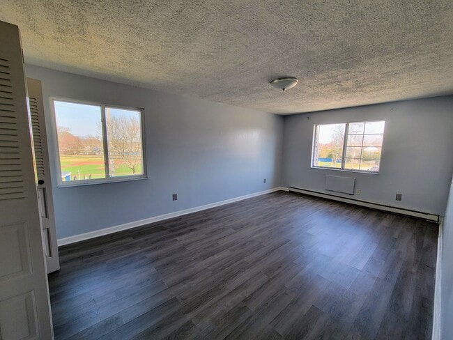 Building Photo - 300 Smithfield Rd