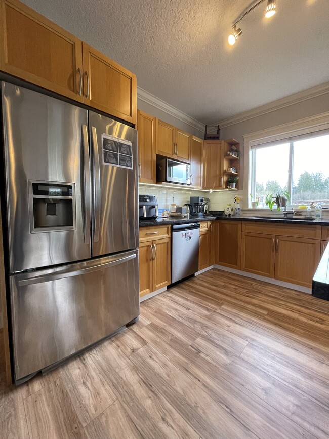 Building Photo - 24515-24124 124 Ave