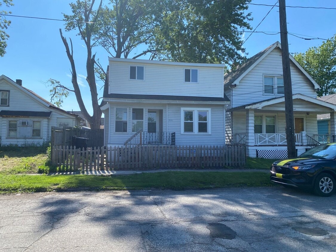 Primary Photo - 3214 W 71st St