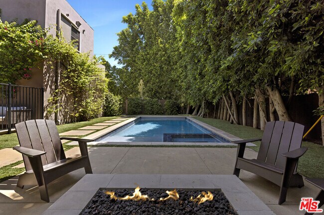 Foto del edificio - 5914 Foothill Dr