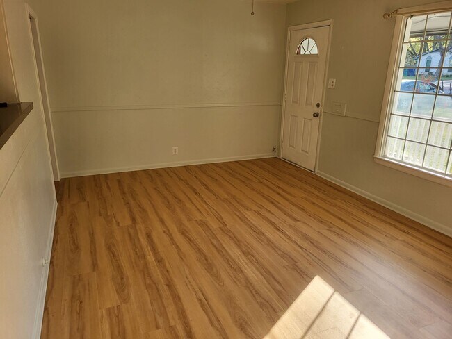 Building Photo - 614 Highland Ave