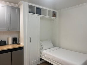 Building Photo - 90 N Pearl St