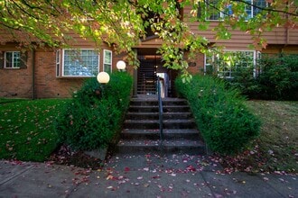 Building Photo - 2111 NE 15th Ave