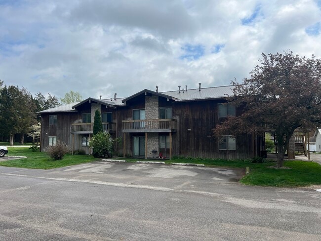 8 Unit Built 1980 - 701-709 Etzler Dr