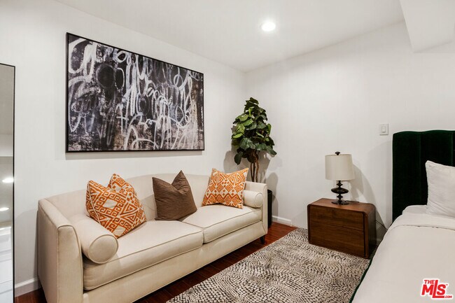 Foto del edificio - 917 N Curson Ave