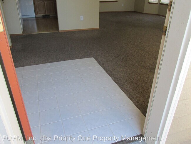Building Photo - 3 br, 2.5 bath House - 546  SE Beavercreek...