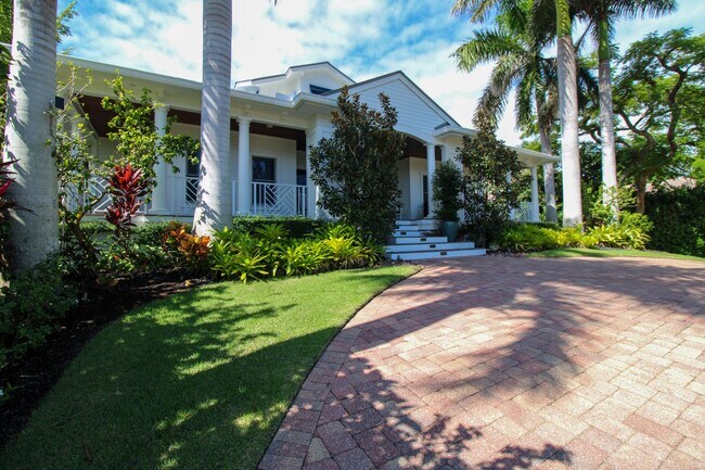 Foto del edificio - **STUNNING POOL HOME**4BEDS / 4.5BATHS**AQUALANE SHORES**FURNISHED SEASONAL RENTAL**6-SEAT GOLF C...