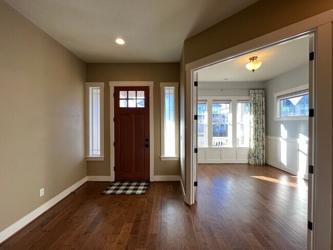 Foto del edificio - Gorgeous Craftsman House 4 Bed 2.5 Bath + ...