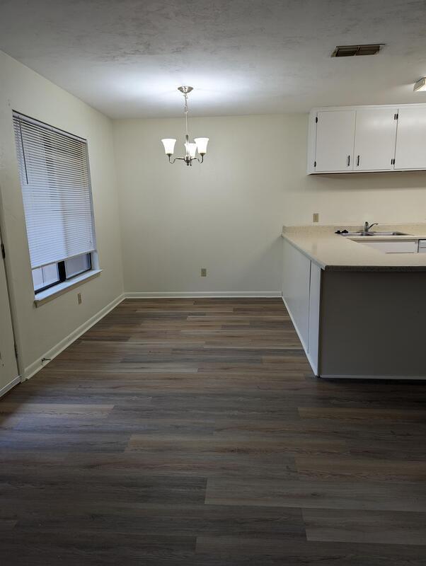 Building Photo - 2650 North Point Ct - B