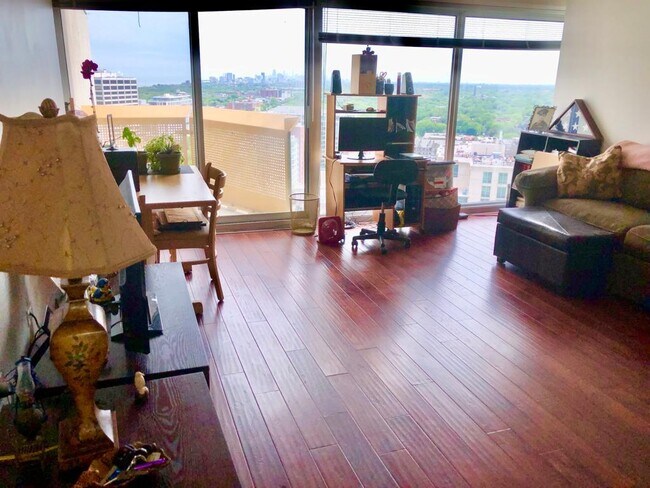 Foto del edificio - 1720 Maple Ave