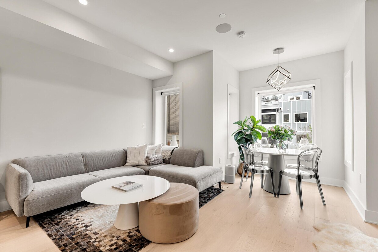 Foto principal - 2478 1/2 Ontario Rd NW