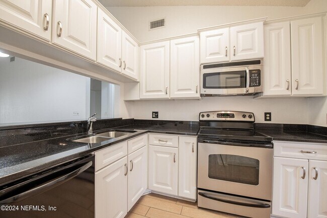 Building Photo - 213 La Pasada Cir E
