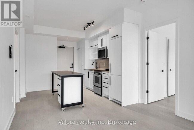 Building Photo - 560 Rideau St