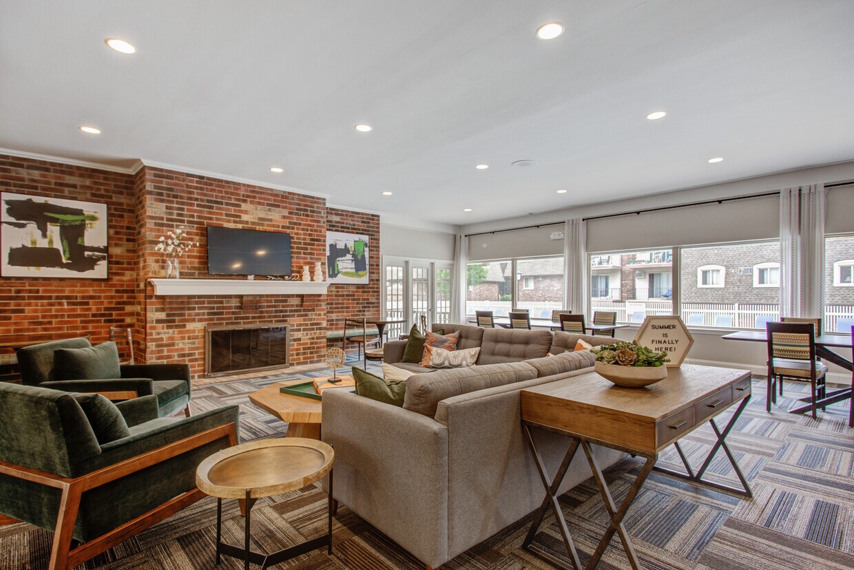 Blackhawk Apartment Homes Apartments in Elgin, IL