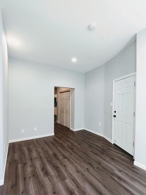 Building Photo - 2559 N 31st St