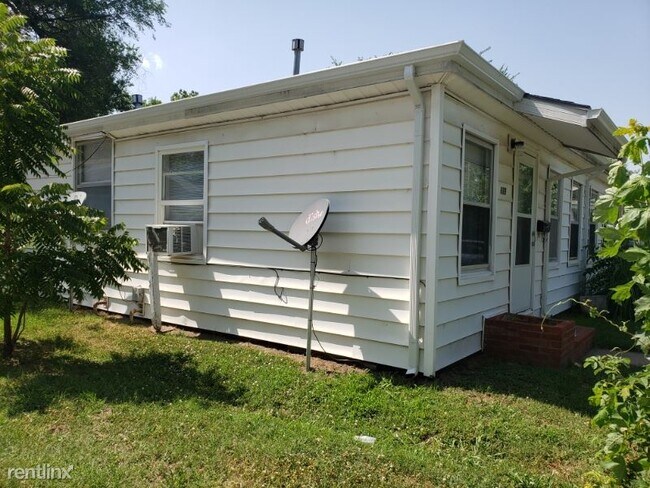 Building Photo - 2 br, 1 bath Townhome - 619 N. Mt. Carmel