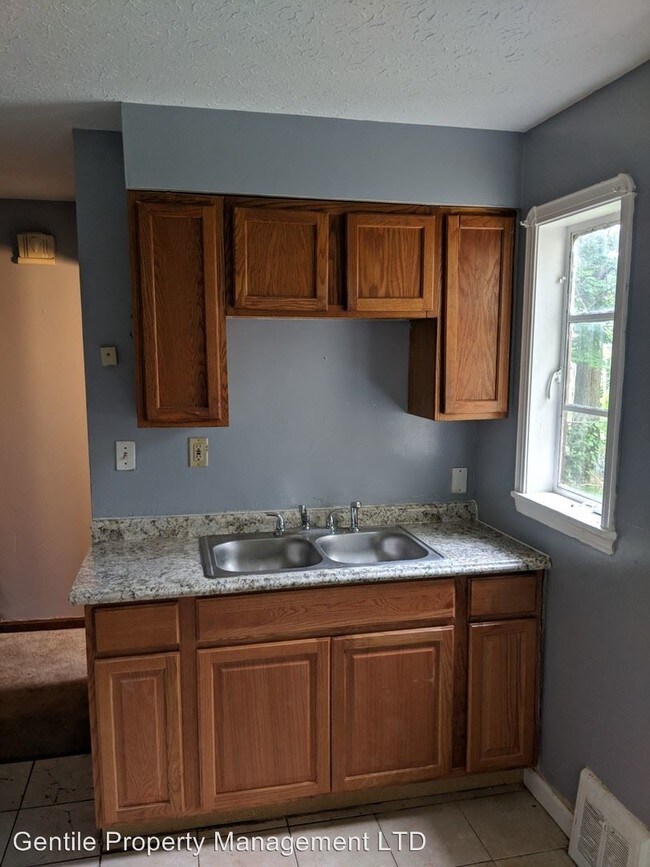 Foto del edificio - 3 br, 1 bath House - 14205 Sylvia Ave