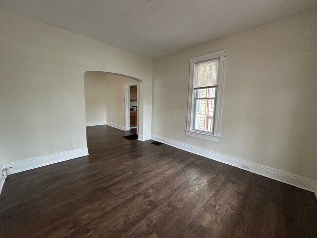 Building Photo - This Spacious Grove City Gem Boasts 3 Bedr...