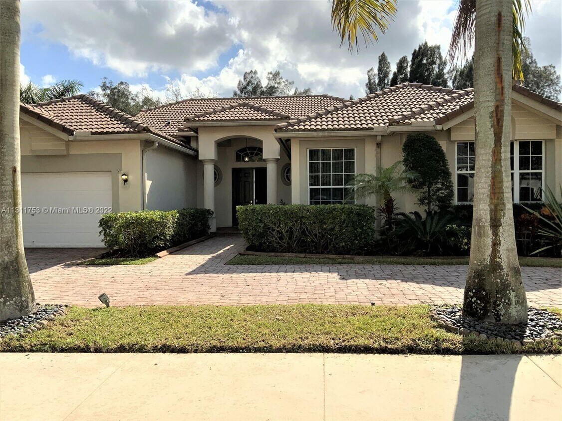8444 S Lake Forest Dr, Davie, FL 33328 House Rental in Davie, FL
