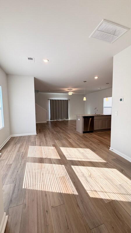 Foto del edificio - 1428 Donhill Dr