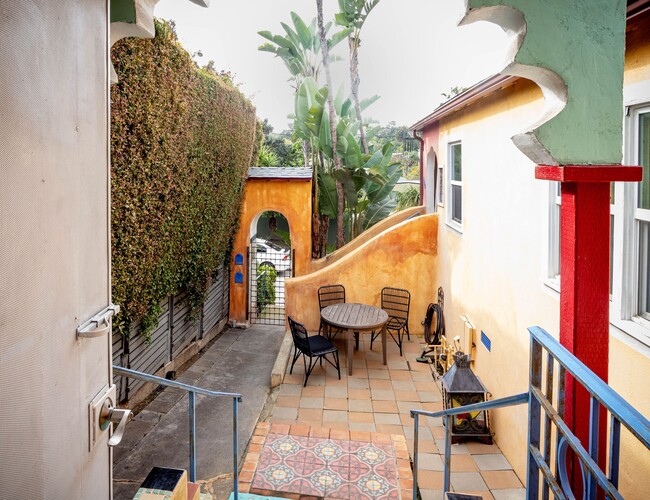 Building Photo - 2420 Teviot St