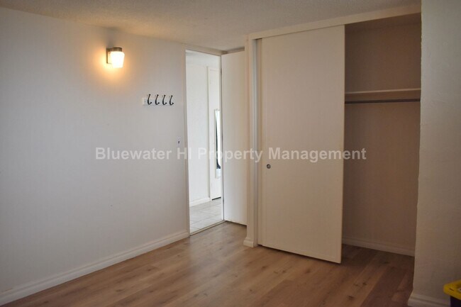 Foto del edificio - 2 bedroom, 1 bath, 1 prkg. Condo (Makiki area)