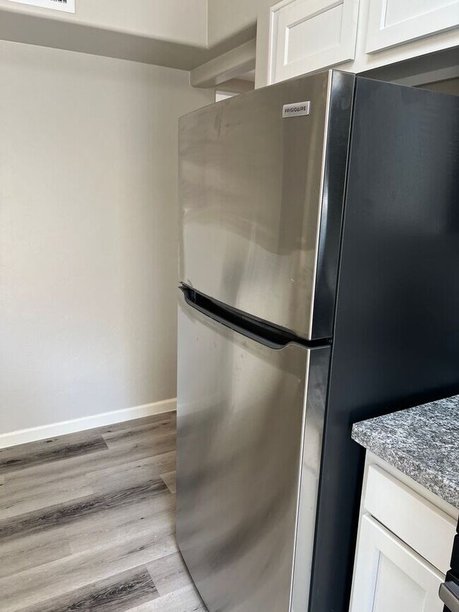 Building Photo - BRAND NEW INSIDE!!! 2 bedroom across from ...