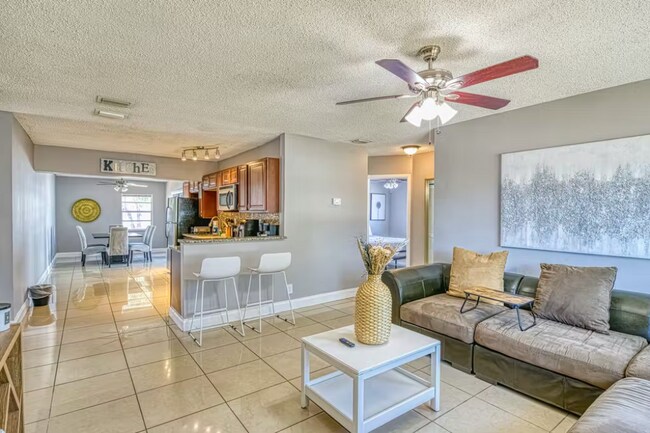 Foto del edificio - 651 SW 14th Ct