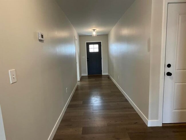 Building Photo - 808 Applewood Creek Dr