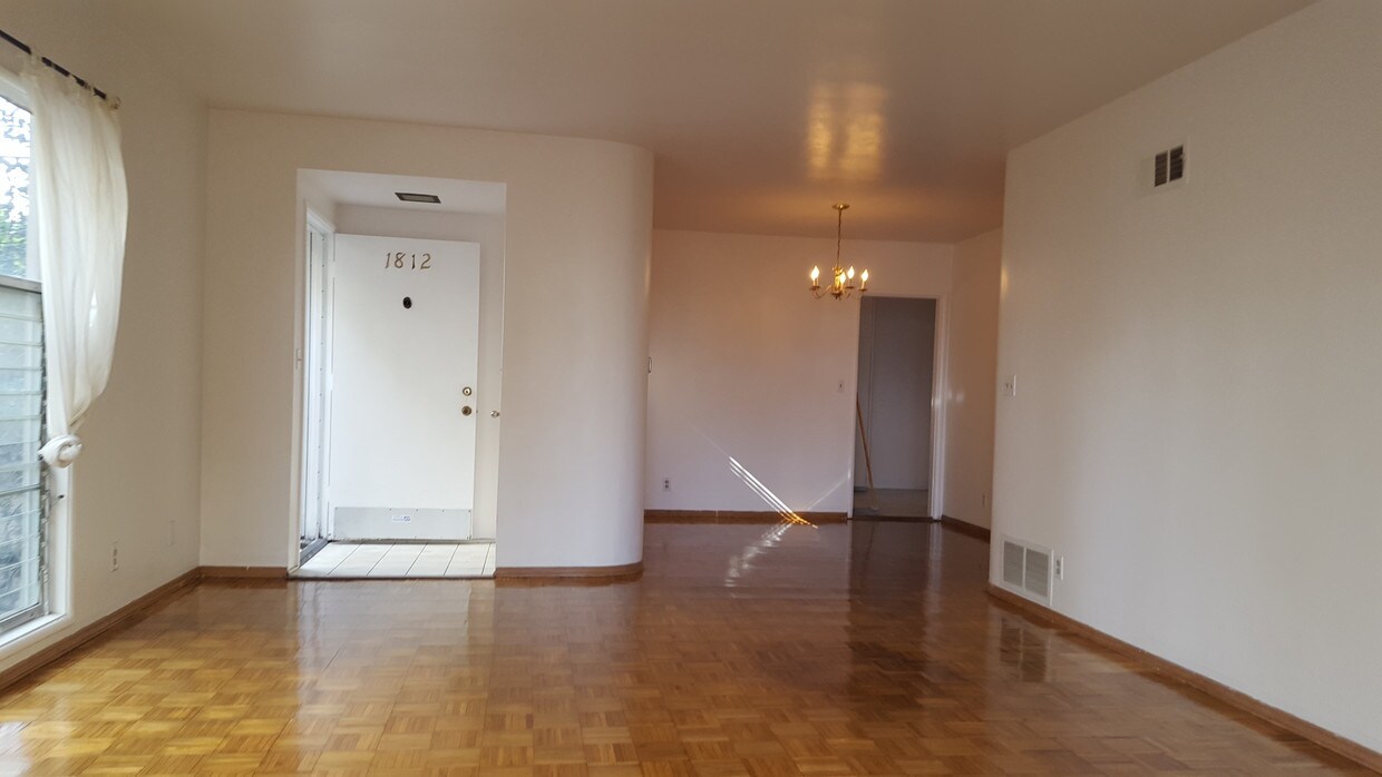 Primary Photo - 1812 E Ocean Blvd