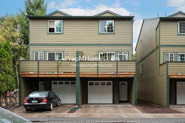 Building Photo - Welcoming SE Portland 3 Bedroom Townhouse In Powellhurst-Gilbert Neighborhood