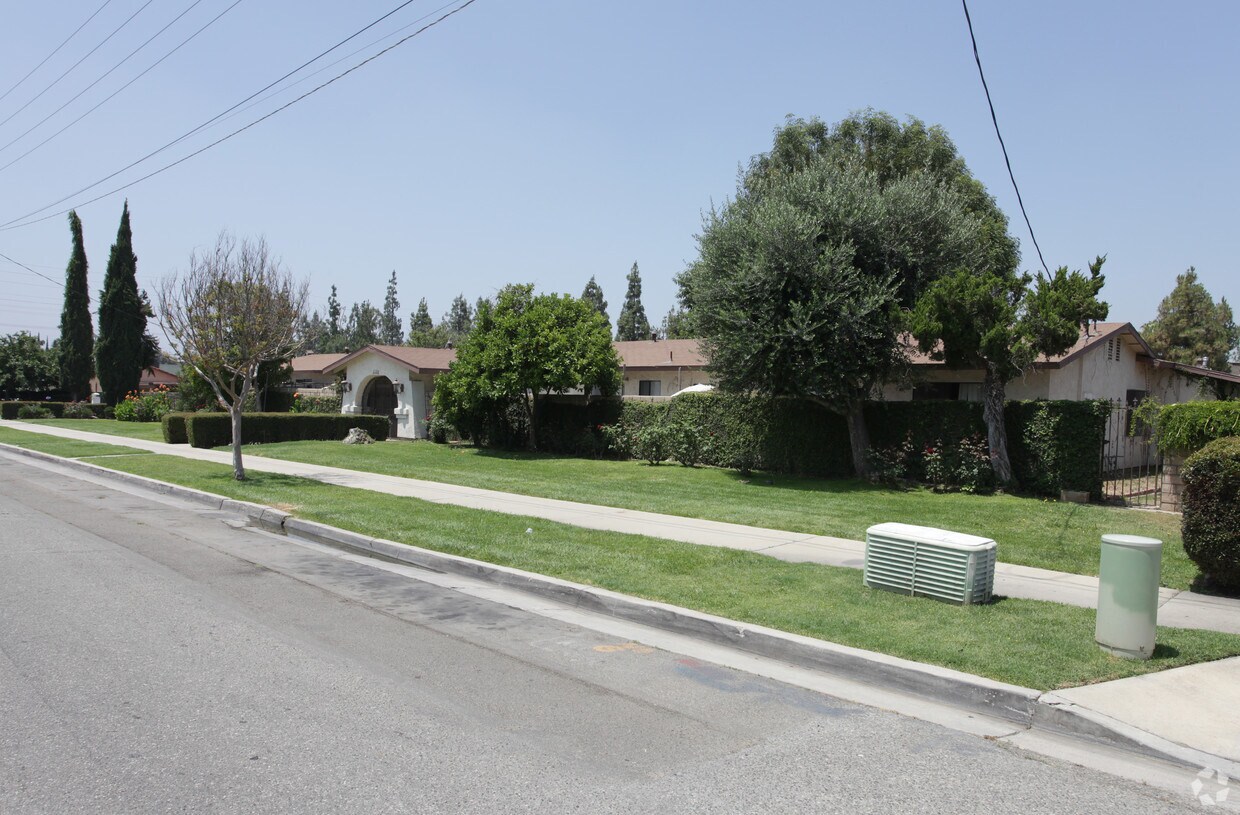 Primary Photo - 4532 Jones Ave