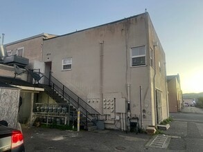 Building Photo - 931 Main St