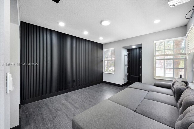 Foto del edificio - 1010 Belmont Pl