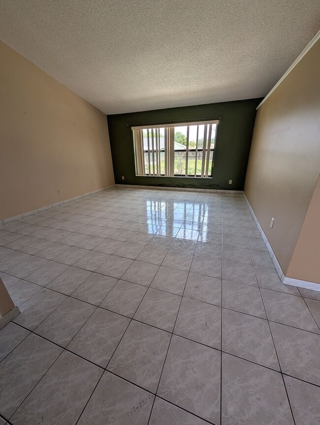 Building Photo - CHICKASAW OAKS 3 Bed / 2 Bath