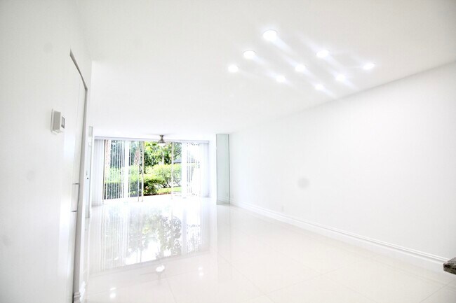 Foto del edificio - 4501 Fountains Dr