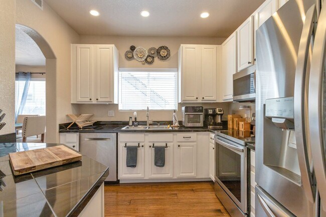 Foto del edificio - Updated 2 Bedroom, 2 Bath First Level Condo in Gated Community