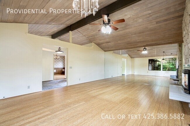 Building Photo - 9530 NE 30th St