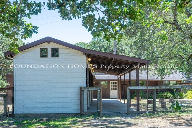 Foto del edificio - Charming 2BD/2BA Converted Stable in Seren...
