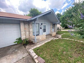 Building Photo - 1710 Ledgewood Dr