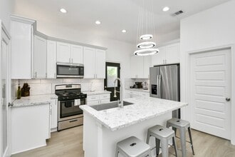 Building Photo - 7031 Eastwood St