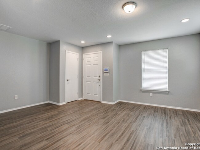 Foto del edificio - Spacious 5BR Home in NW San Antonio | Deck, High Ceilings & Prime Alamo Ranch Location
