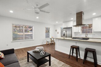 Building Photo - 301 E 33rd St